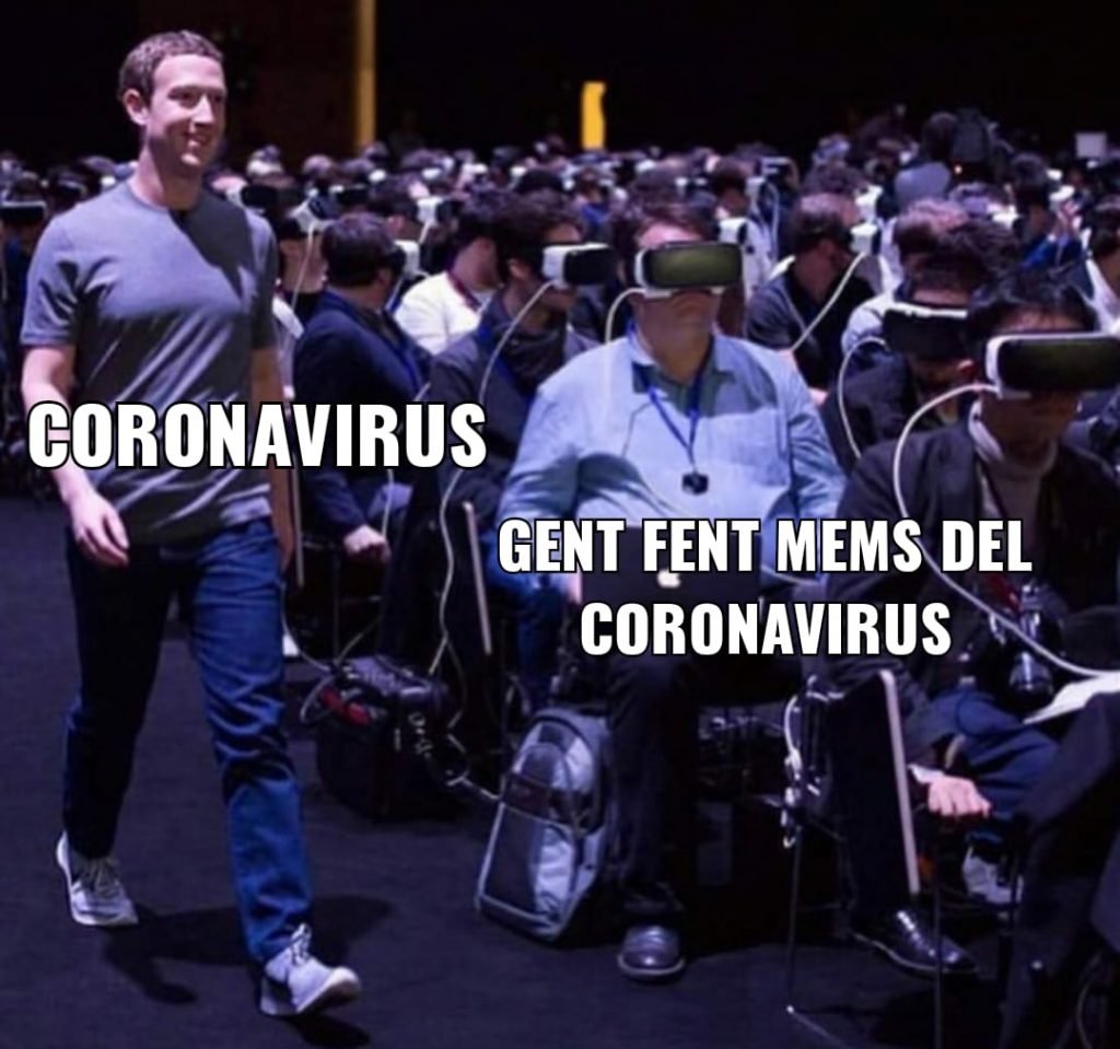 Meme sobre com la gent fa memes del coronavirus